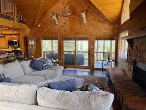 Living area - Circle C on Timberline (Ruidoso)
