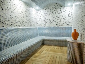 Outdoor spa tub - AURA RESORT HOTEL & SPA (kemer)