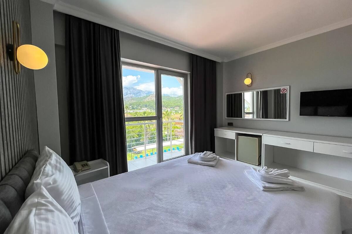 Caja de seguridad en la habitación, escritorio y insonorización