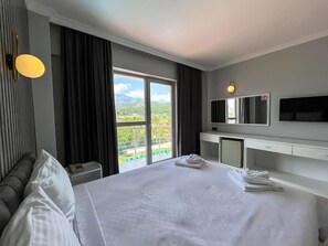 Caja de seguridad en la habitación, escritorio y insonorización 