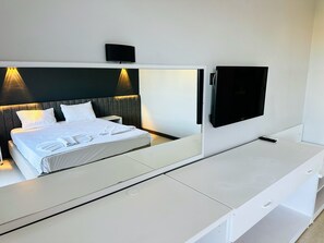 スタンダード ルーム バルコニー | 高級寝具、低反発ベッド、ミニバー、セーフティボックス (室内)