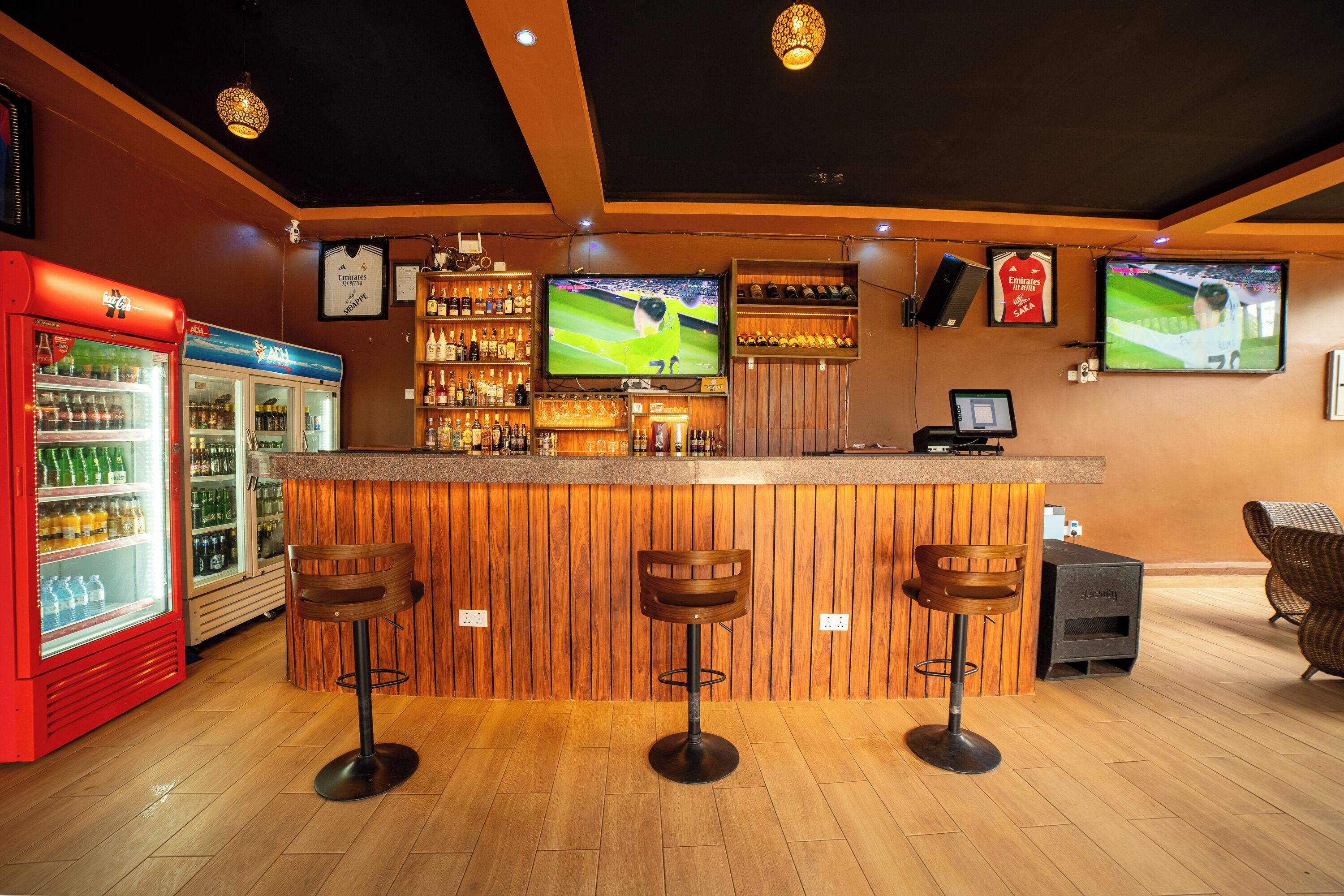 Dobbelt- eller tomannsrom | Bar (på overnattingsstedet) | 2 barer/lounger