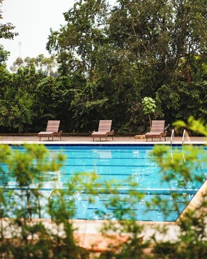 Habitación con 1 cama doble o 2 individuales | Piscina | Una piscina al aire libre