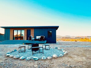 Outdoor dining - Stellar Retreat at Big Bend - Cabin #5 (Terlingua)