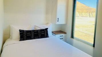 1 slaapkamer, een bureau, een strijkplank/strijkijzer, wifi