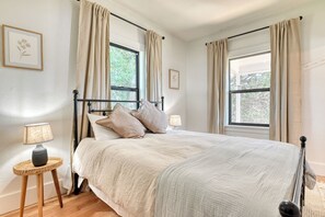 2 habitaciones, tabla de planchar con plancha, cuna de viaje y wifi