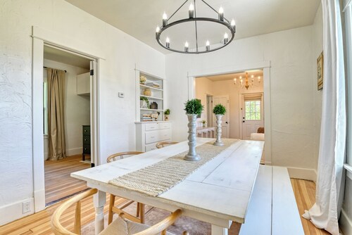Cozy, charming carriage house on a historic farm in Elbert