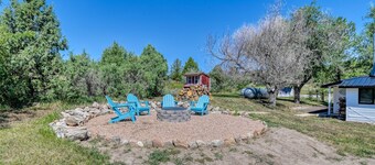 Cozy, charming carriage house on a historic farm in Elbert