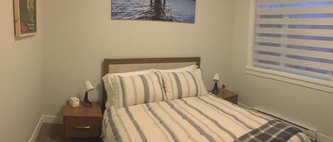 2 bedrooms, iron/ironing board, internet, bed sheets