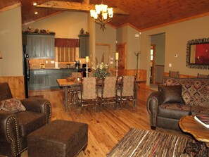 Interior - Royal 13A  Cozy 2-bedroom cabin in a beautiful wooded setting. (Branson)