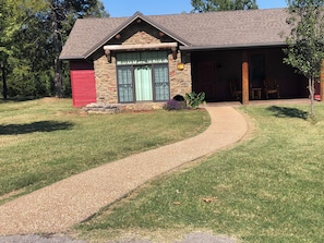 Exterior - Royal 13A  Cozy 2-bedroom cabin in a beautiful wooded setting. (Branson)