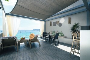 Outdoor dining - Buganvilla Sea Front Villas - Theros – Sunrise Seaside Retreat in Agia Pelagia (Agia Pelagia, Heraklion)