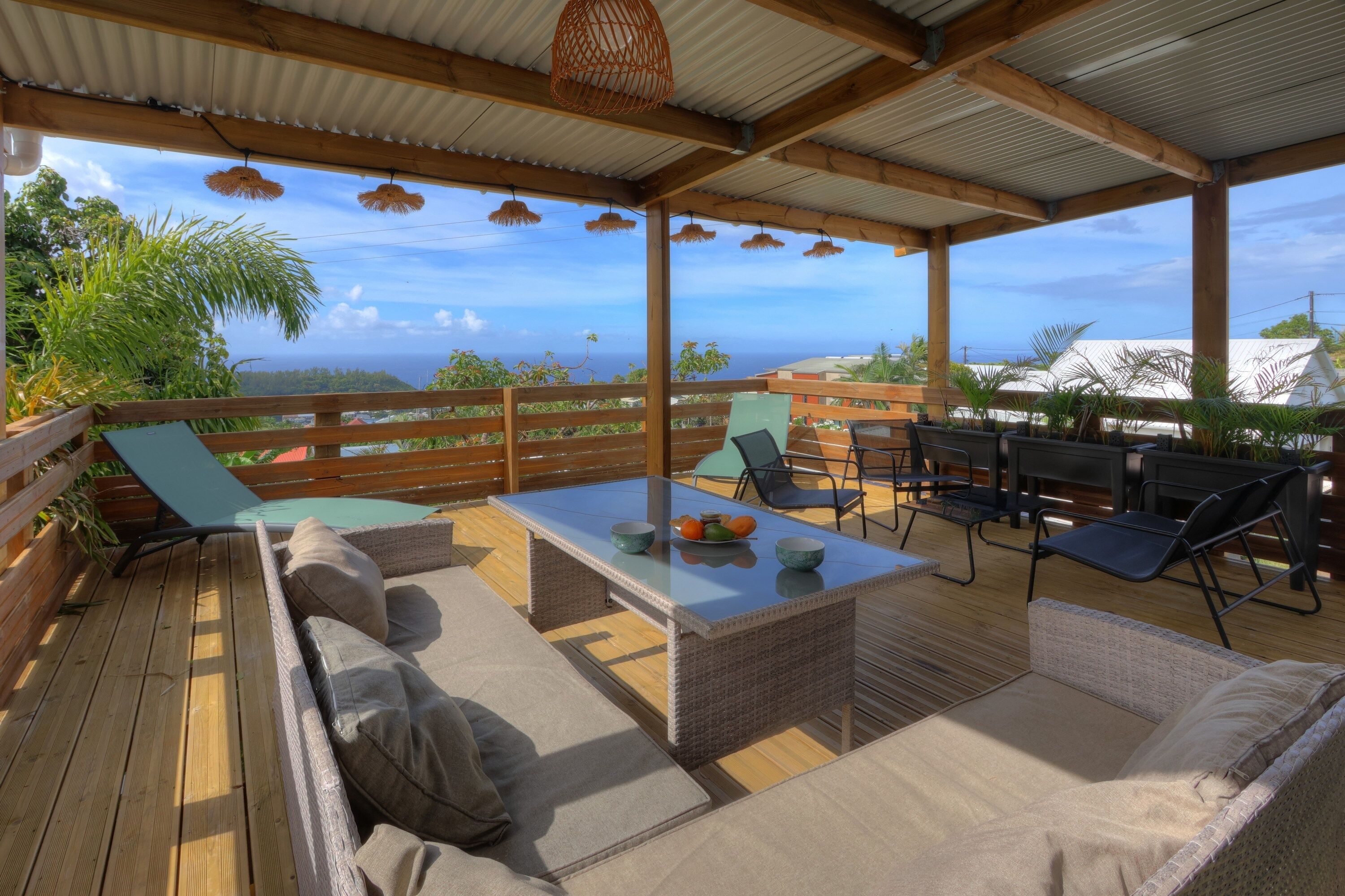 屋外ダイニングエリア