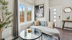 Smart TV, fireplace - Cozy 1-bedroom condo in charming Fort Worth (Fort Worth)