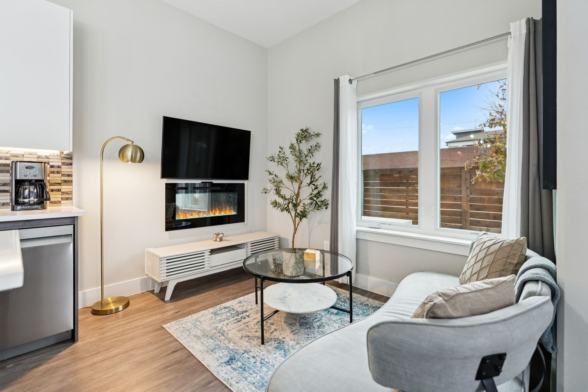 TV, fireplace