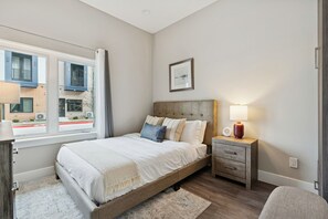 1 slaapkamer, een strijkplank/strijkijzer, gratis wifi, beddengoed