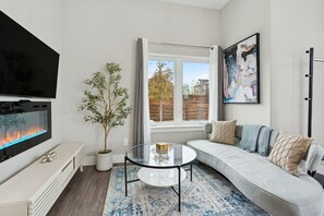 TV, fireplace - Cozy 1-bedroom condo in charming Fort Worth (Fort Worth)