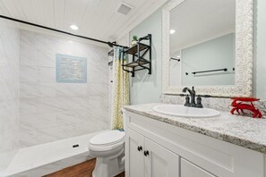 Shower, towels, soap, toilet paper - 20 Steps To The Beach! Private Pool! Spring Break Specials! Sleeps 14! (Panama City Beach)