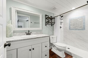Shower, towels, soap, toilet paper - 20 Steps To The Beach! Private Pool! Spring Break Specials! Sleeps 14! (Panama City Beach)