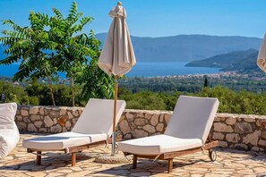 Property grounds - Sunrise Villa - Three Bedroom Villa, Sleeps 5 (Cephalonia)