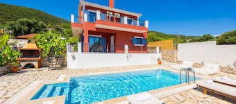 Sunrise Villa - Three Bedroom Villa, Sleeps 5