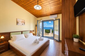 3 habitaciones, tabla de planchar con plancha, wifi y ropa de cama 