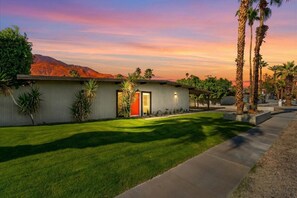 Property grounds - NEW! Private Estate with Resort Pool and Mountain Views - Pet Friendly (Palm Springs)