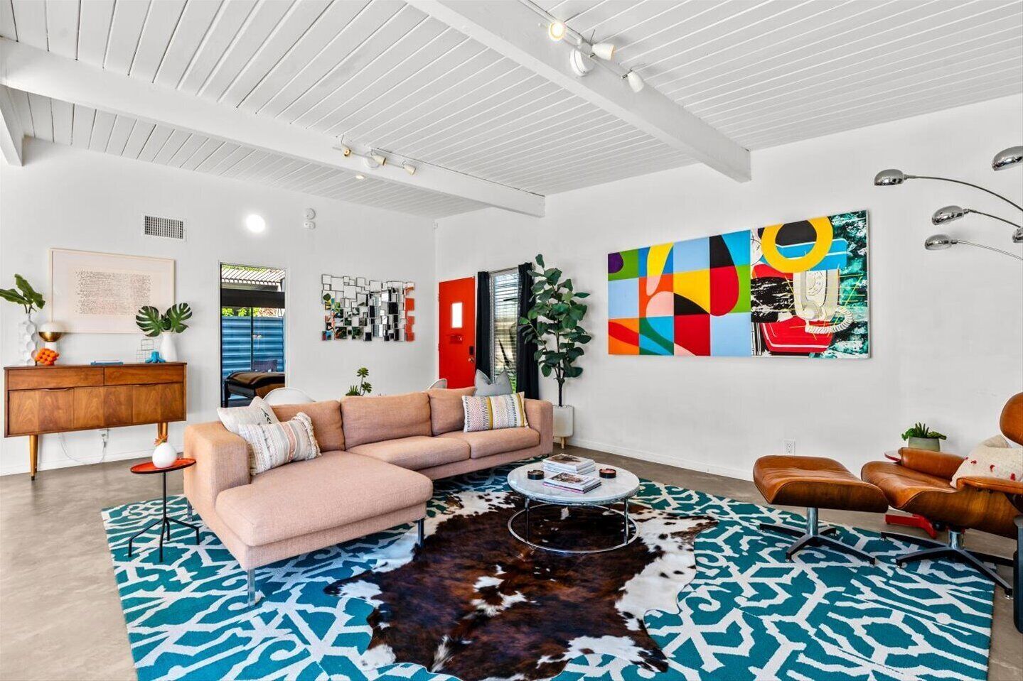 Smart TV, books, music library, stereo