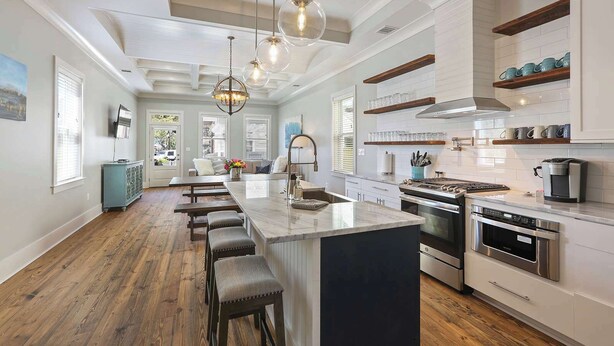 Coffee/tea maker, fridge, microwave, oven - Huge New Home w/ Outdoor Space, Walk to Streetcar! (New Orleans)