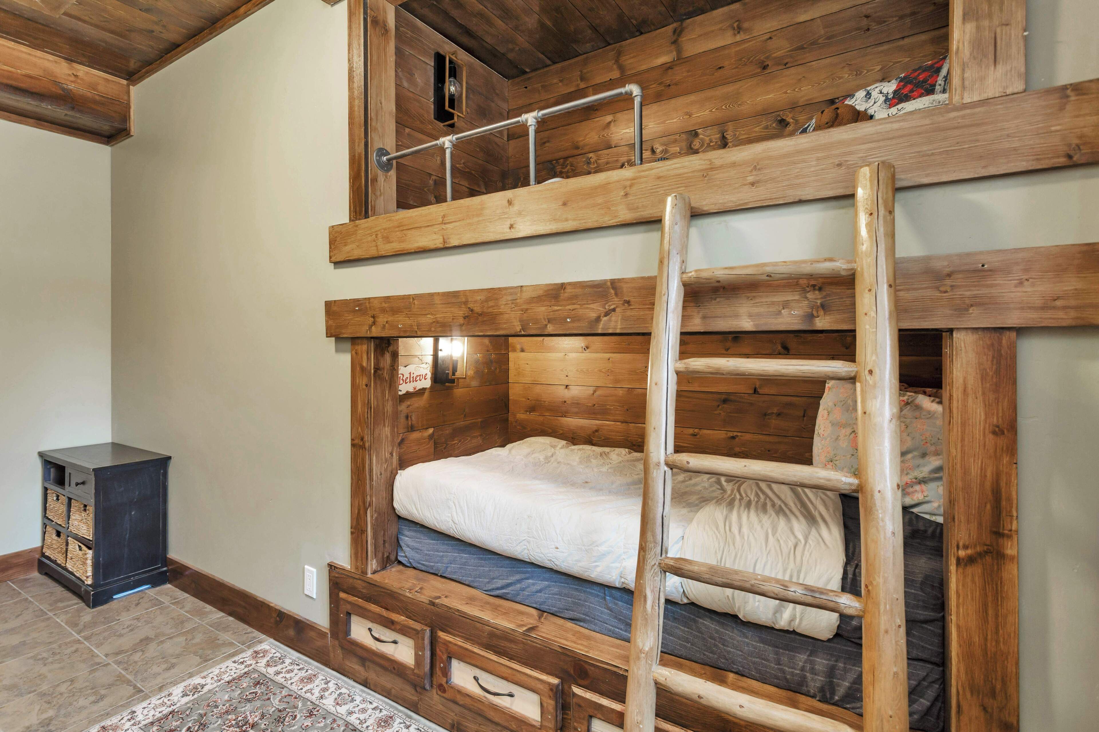4 bedrooms, iron/ironing board, travel crib, free WiFi