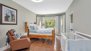 4 bedrooms, iron/ironing board, travel crib, free WiFi