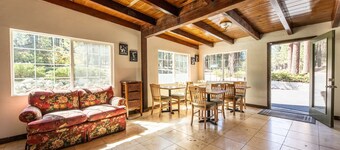 Charming 2 Queen bed lodge in South Lake Tahoe w/Kitchen