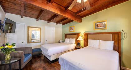 Charming 2 Queen bed lodge in South Lake Tahoe w/Kitchen