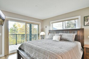 2 bedrooms, iron/ironing board, free WiFi, bed sheets - Views of Lake Dillon and surrounding mountains! Lake Forest Condo (Frisco)