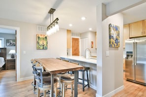 Dining - Views of Lake Dillon and surrounding mountains! Lake Forest Condo (Frisco)