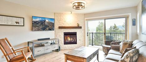 Télévision, cheminée