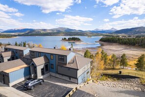 Exterior - Views of Lake Dillon and surrounding mountains! Lake Forest Condo (Frisco)