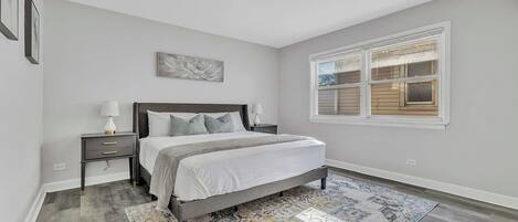 4 bedrooms, iron/ironing board, WiFi