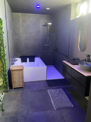 Apartment, 1 Bedroom, Smoking | Bathroom - Your Wellness Break! (Dalhem)