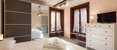 Internet, bed sheets