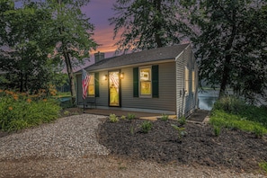 Exterior - Cozy 2-bedroom cottage on Big Lake in Michigan! (Hopkins)