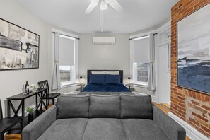 1 habitación, tabla de planchar con plancha, wifi y ropa de cama 