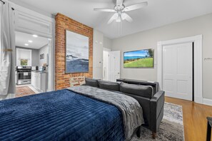 1 habitación, tabla de planchar con plancha, wifi y ropa de cama 