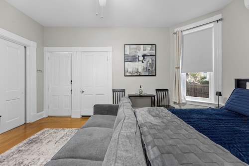 The Nook at Gaslight Manor - Cozy 1-BR apartment steps from UC and Hopsitals