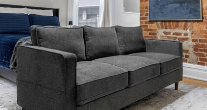 The Nook at Gaslight Manor - Cozy 1-BR apartment steps from UC and Hopsitals