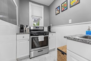 Microondas, horno, placa de cocina