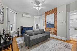 1 habitación, tabla de planchar con plancha, wifi y ropa de cama