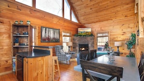 Dining - Cozy Sky Harbor Cabin for 12 w Hot Tub & Game Room (Sevierville)