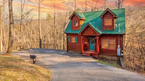Exterior - Cozy Sky Harbor Cabin for 12 w Hot Tub & Game Room (Sevierville)