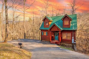 Exterior - Cozy Sky Harbor Cabin for 12 w Hot Tub & Game Room (Sevierville)